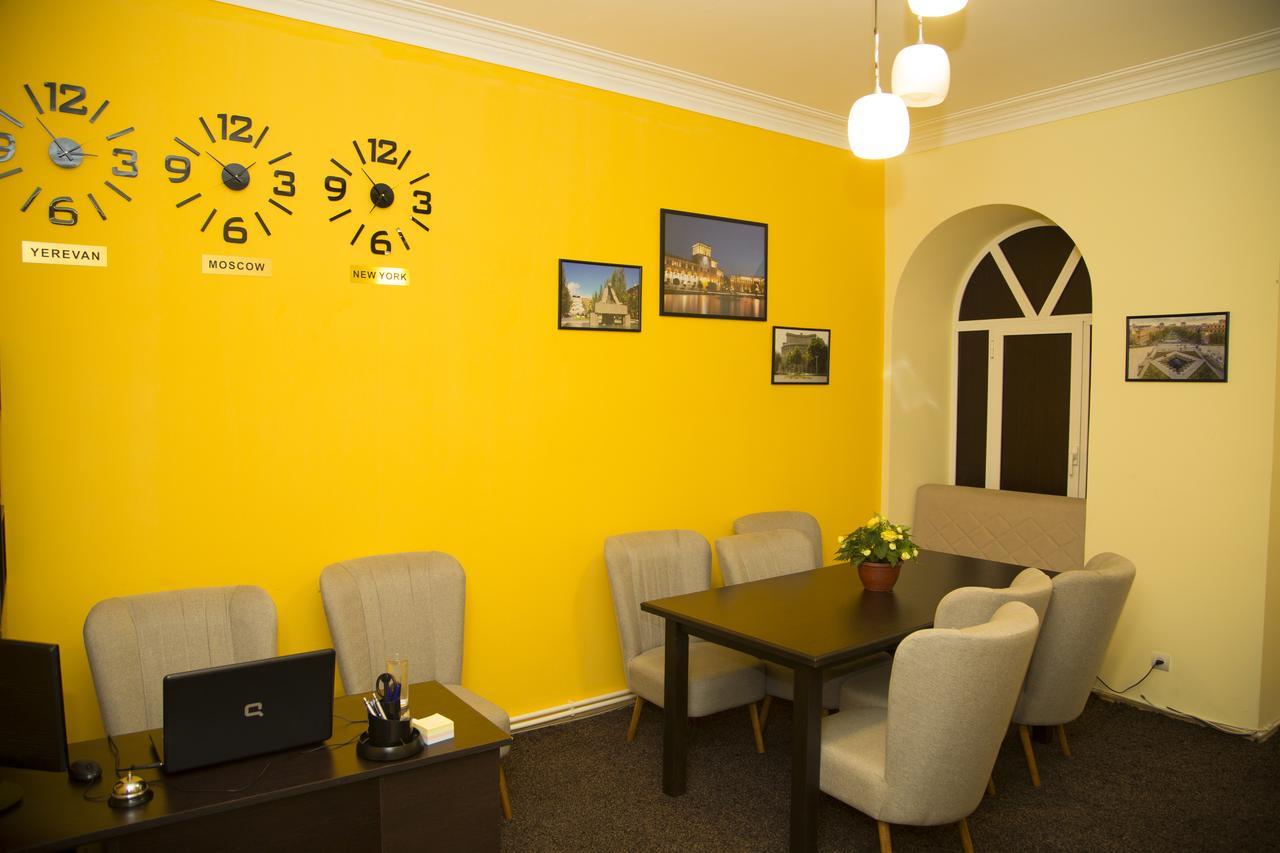 Magnolia Hostel Erévan Extérieur photo